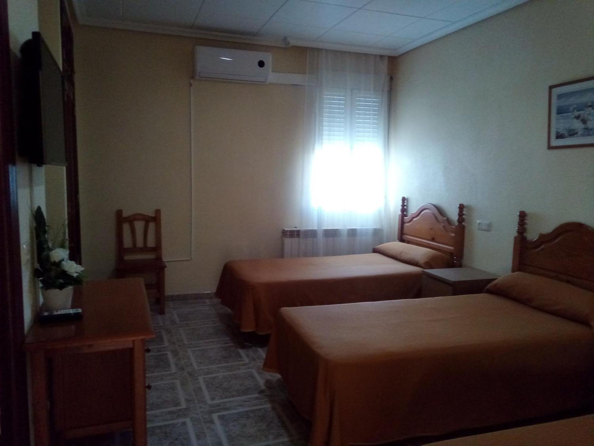 Hostal Avila 奥卡纳 外观 照片