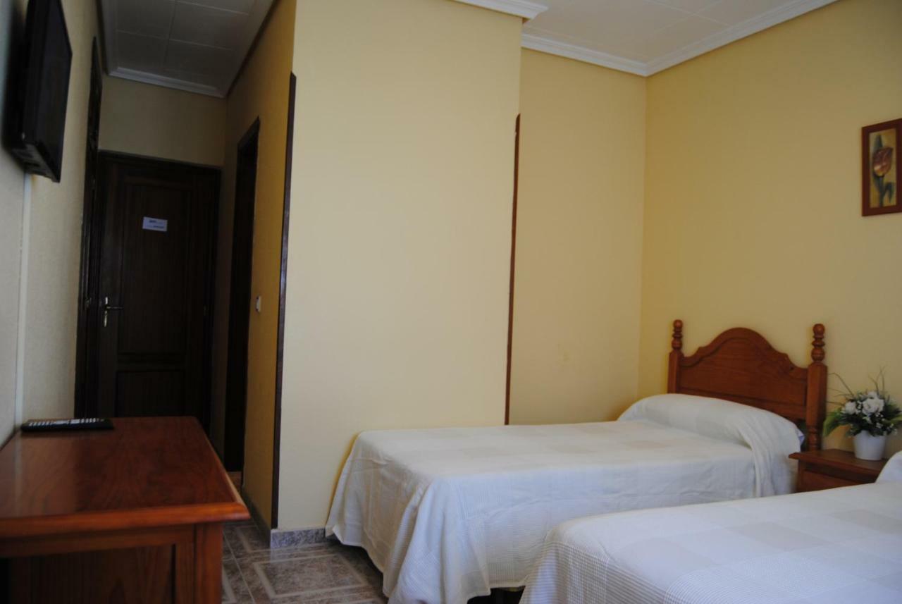 Hostal Avila 奥卡纳 外观 照片