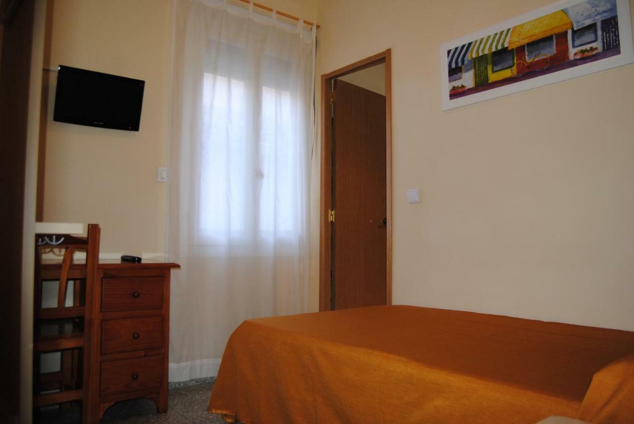 Hostal Avila 奥卡纳 外观 照片