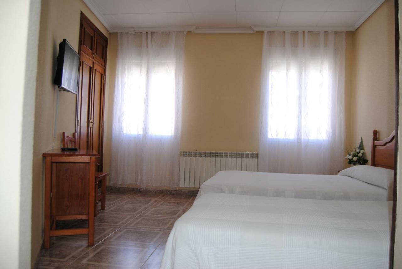 Hostal Avila 奥卡纳 外观 照片
