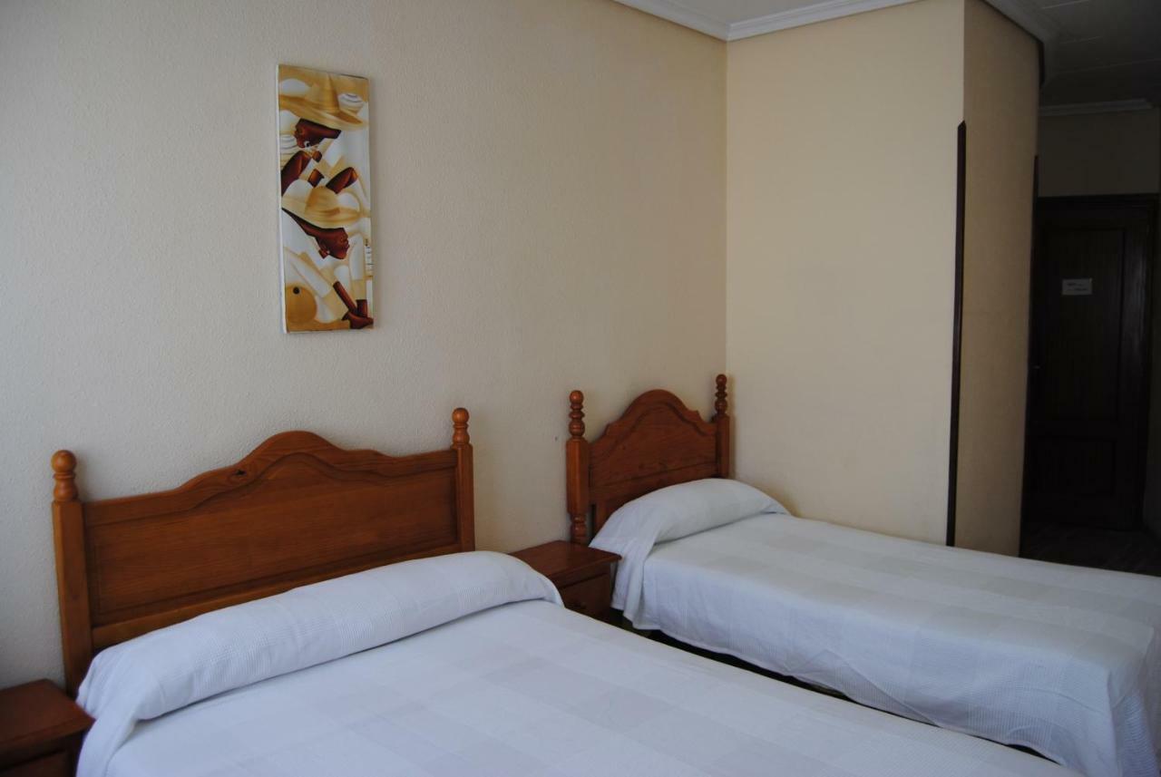 Hostal Avila 奥卡纳 外观 照片